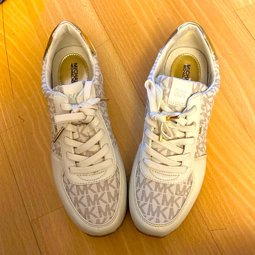 MICHAEL KORS~Platform Sneaker/Shoe (Used 3 Times) ~WOMANS Size: 7.0 White/Gold